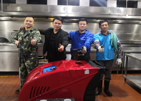 大型集團餐飲連鎖公司食堂油煙機、油煙管道、排煙罩、防火板清洗